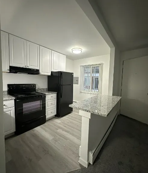 Lakeshore Apartments — Photo 7