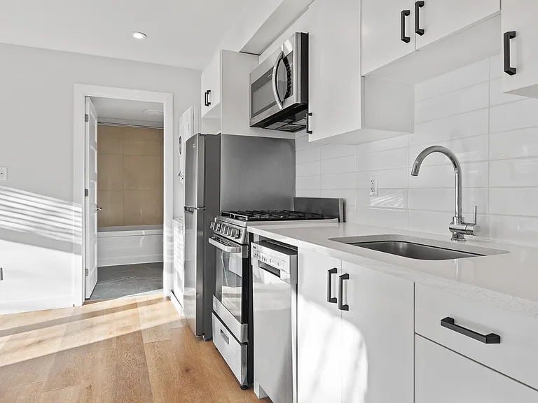 689 Churchill Ave N #204 — Photo 18