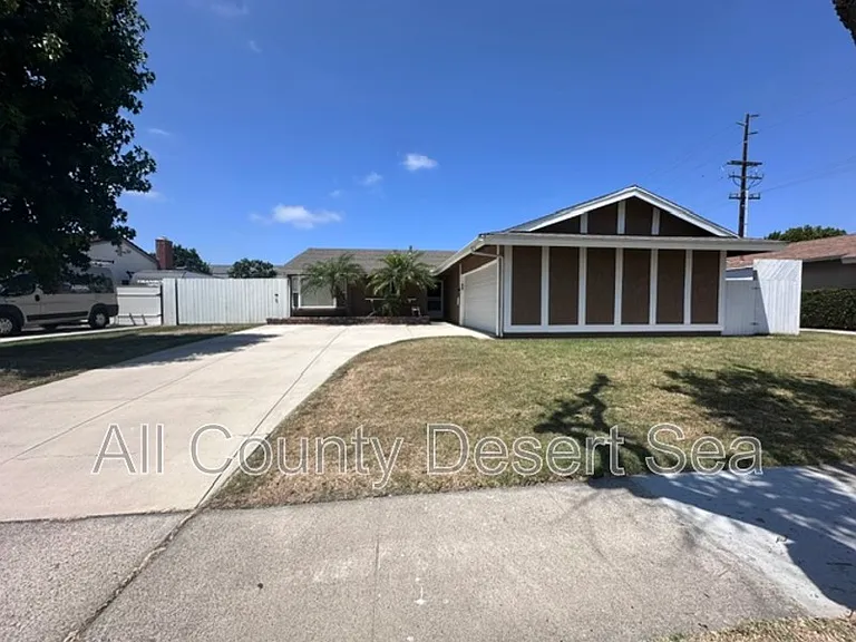 18527 San Antonio St — Photo 2
