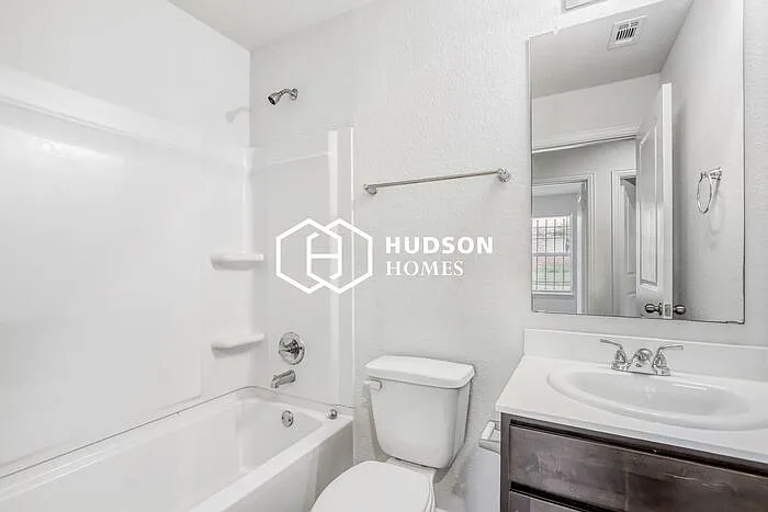 209 W Avenue A — Photo 10