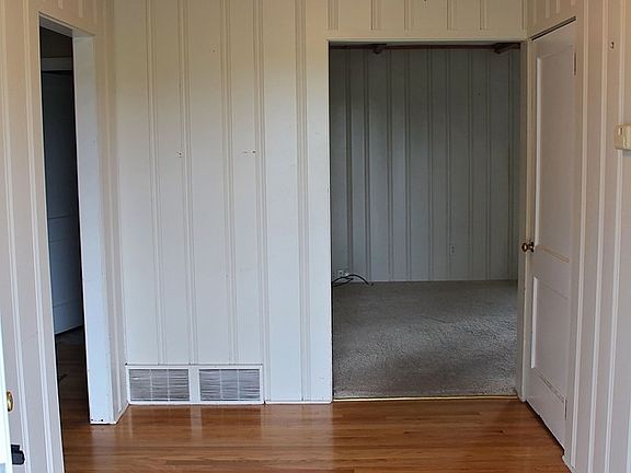 5th image of 155 Echo Valley Cir