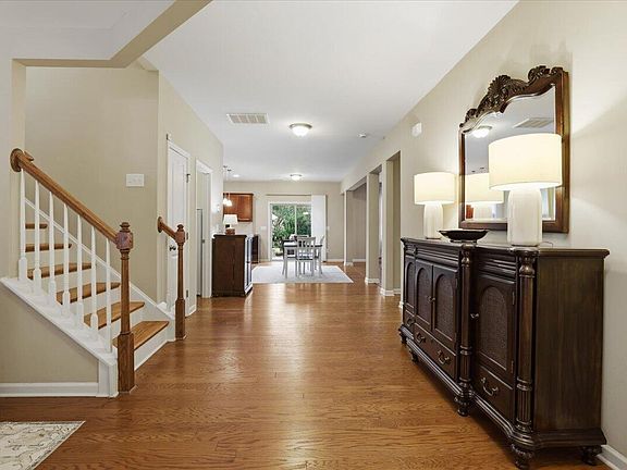 5th image of 334 Naples Ln
