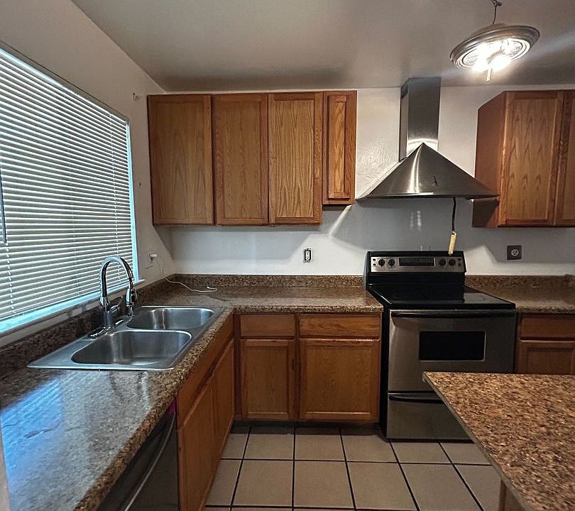 1st image of 415 Baylor Dr
