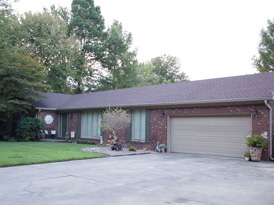 1st image of 2220 Edinborough Dr