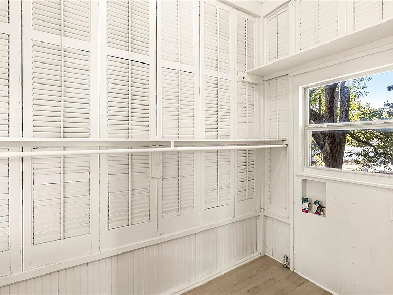 3902 Bernardo De Galvez #B — Photo 12