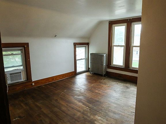 View of the back bedroom