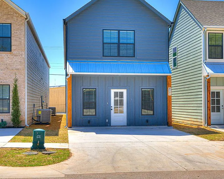 610 W 2nd St #100 — Photo 5