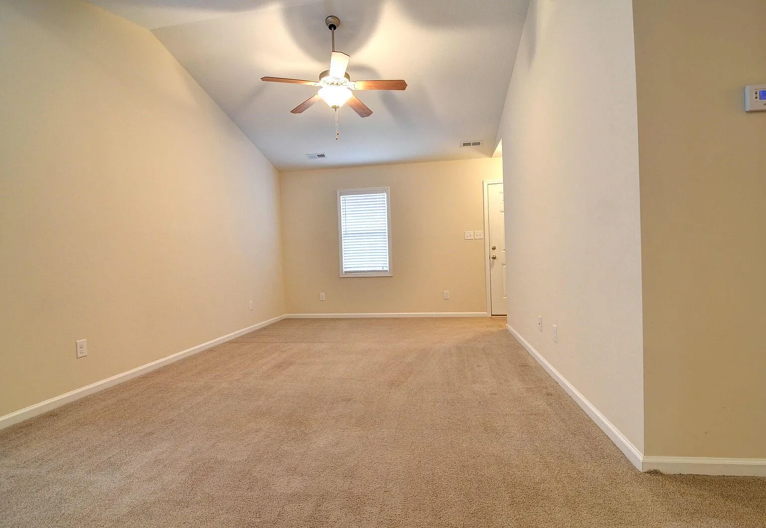 Beautiful End-Unit Townhome Near Topsail Island & Stoney Bay! — Photo 2