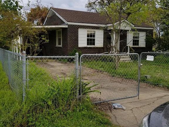 3rd image of 232 Wisteria Ln