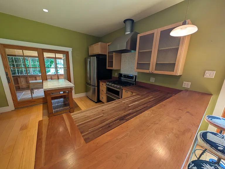 909 Longpoint Rd — Photo 2