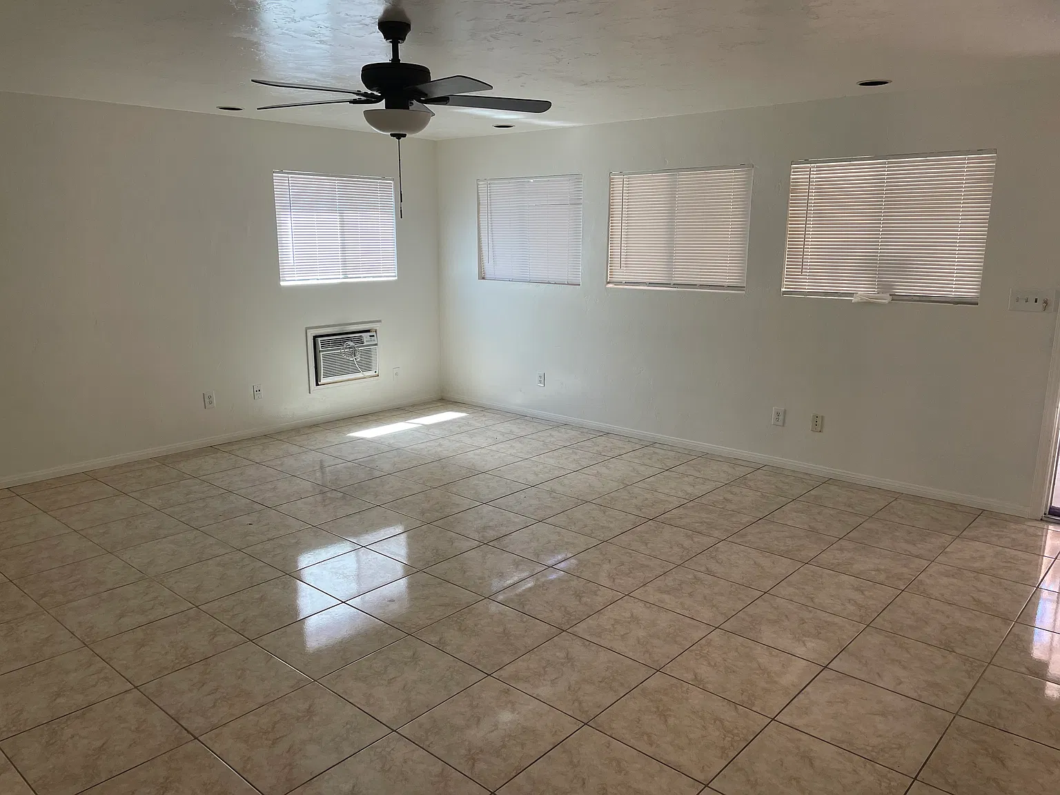 6 bed, 2784 sqft, $6,500 — Photo 3