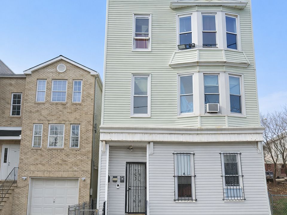 1st image of 569 Hunterdon St Floor 2
