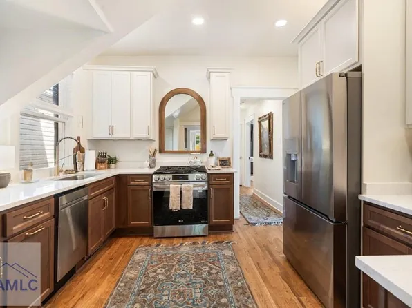 858 E 35th St, Savannah, GA 31401