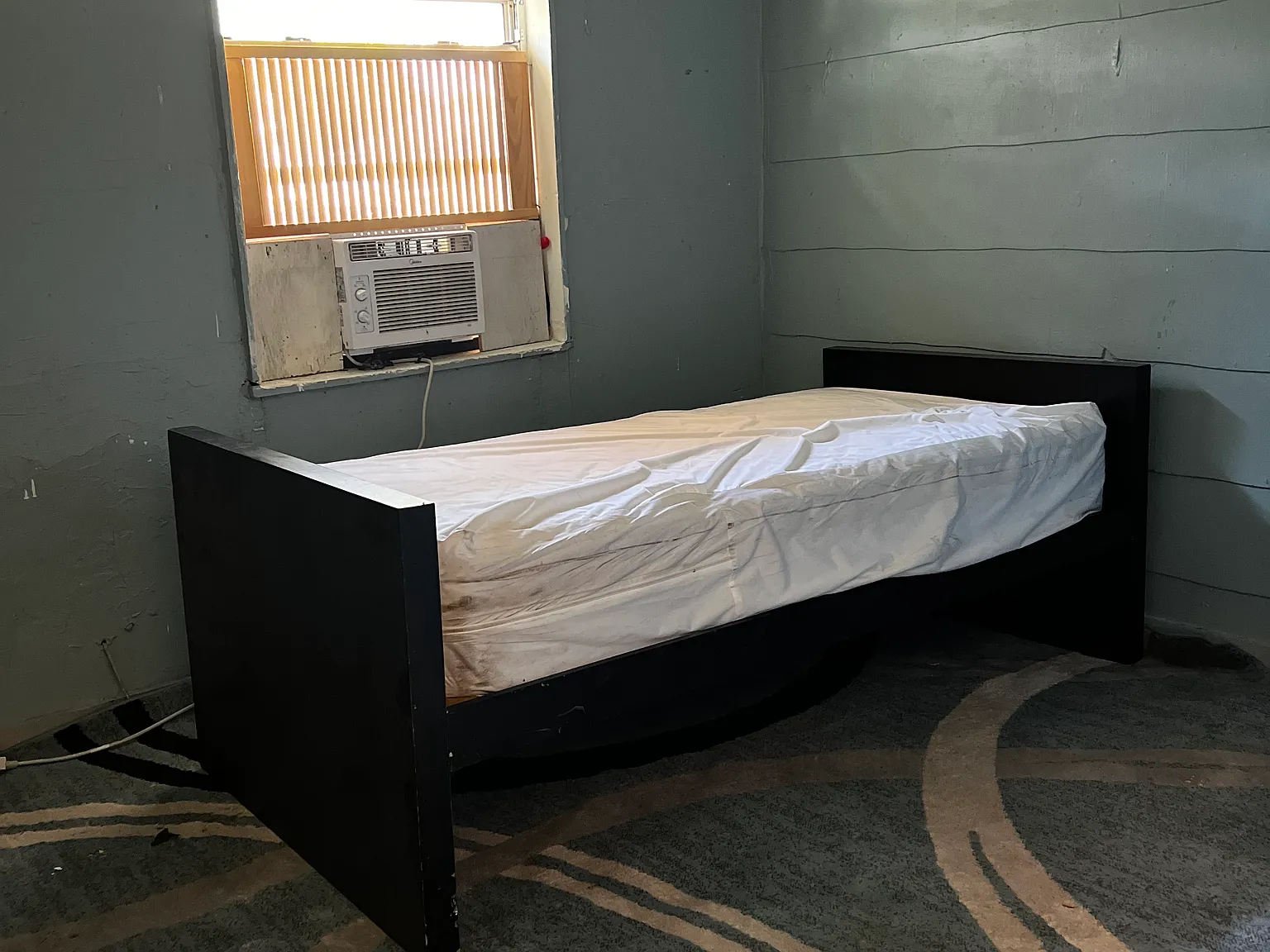1 bed, 1650 sqft, $700 — Photo 3