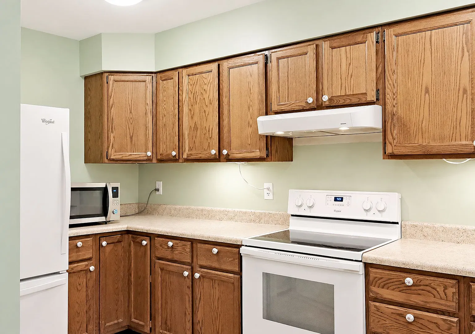 Top-Floor Branchlands Condo with Elevator Access — Photo 4