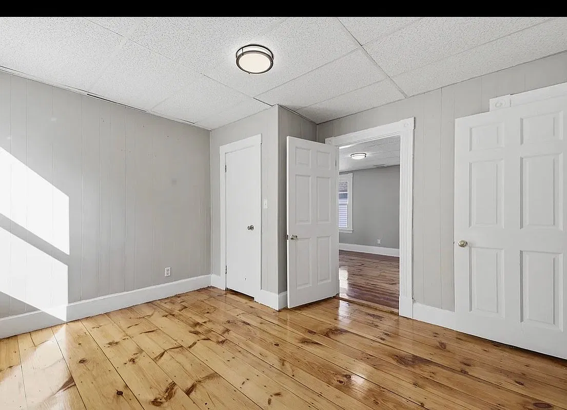 4 bed, 1.0 bath, 1407 sqft, $2,900 — Photo 2