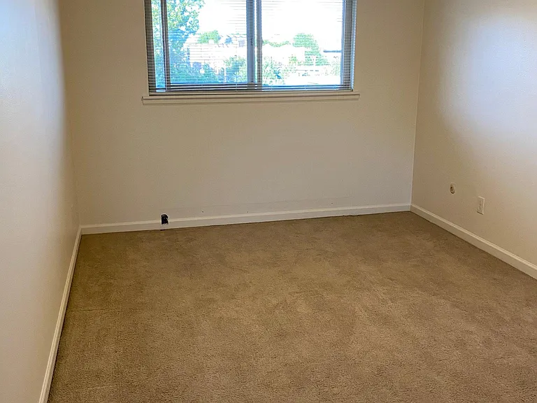 400 W Roy St #401 — Photo 12