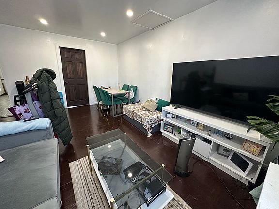 2nd image of 20-50 32nd St #3