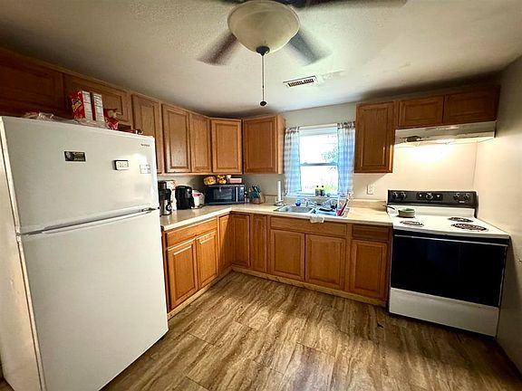 3rd image of 118 Cherry St