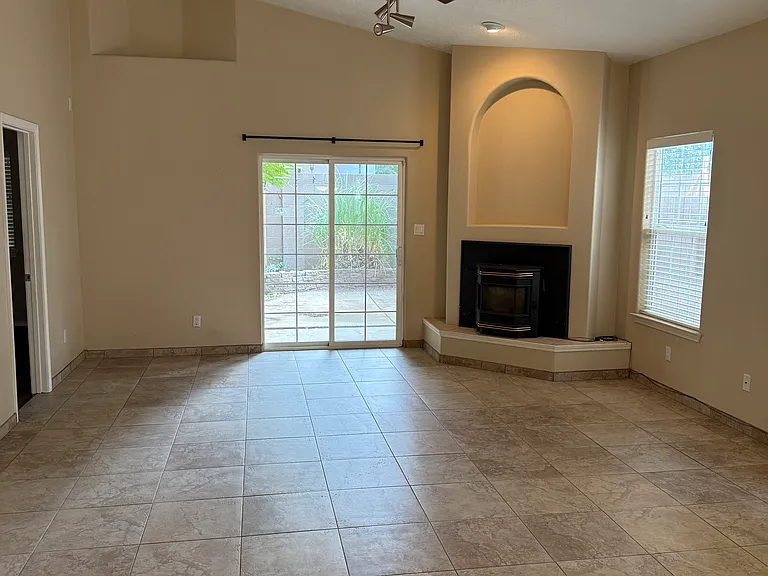 7301 Peregrine Rd NE — Photo 1