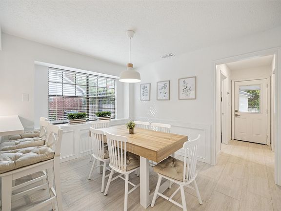 5th image of 89 Towering Pines Dr