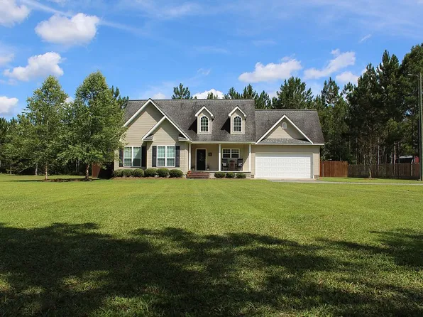 605 Cardinal Rd, Wray, GA 31798