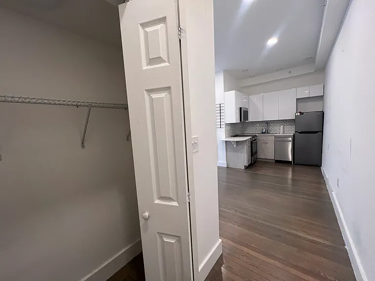25 Queensberry St #6 — Photo 3