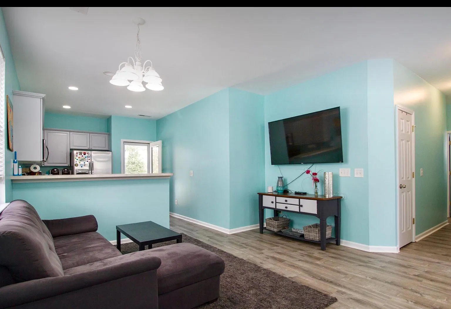 3 bed, 1200 sqft, $1,900 — Photo 3