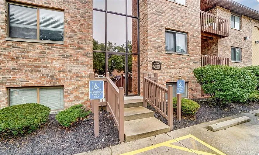 2 bed, 1072 sqft, $1,330 — Photo 2