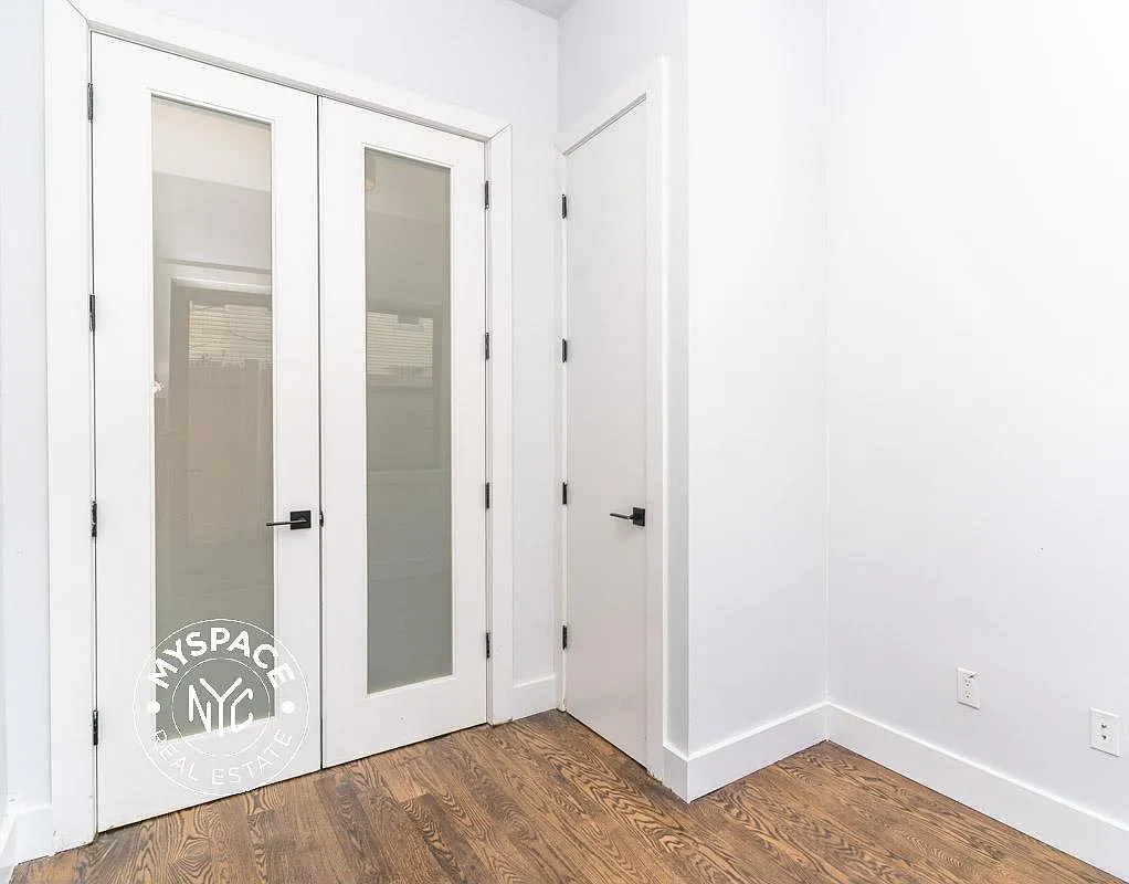 1337 Gates Avenue — Photo 4