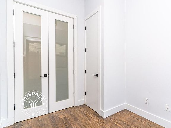 4th image of 1337 Gates Ave #1B
