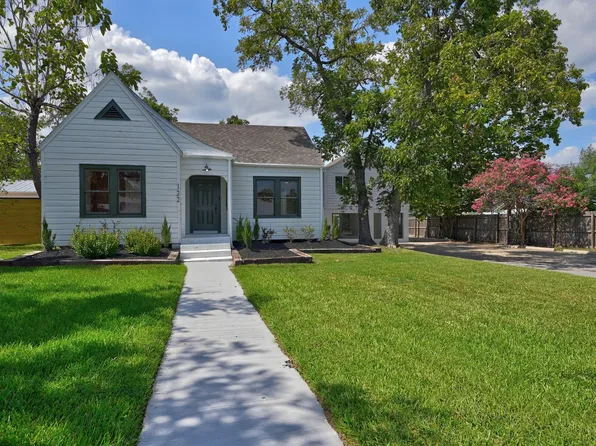122 N Holland St, Bellville, TX 77418