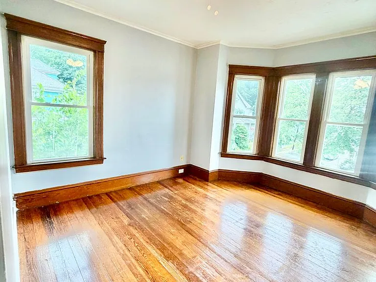 212 Welles Street — Photo 8
