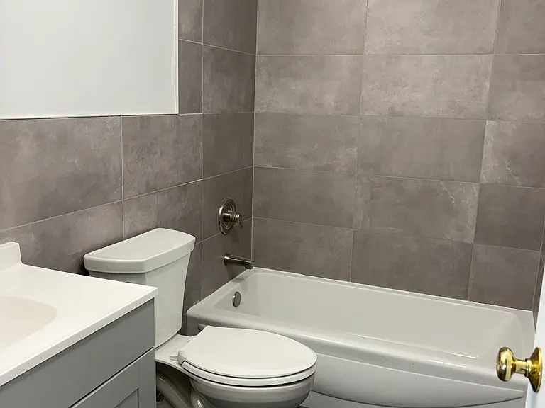 619-623 Schuyler Ave #304 — Photo 10