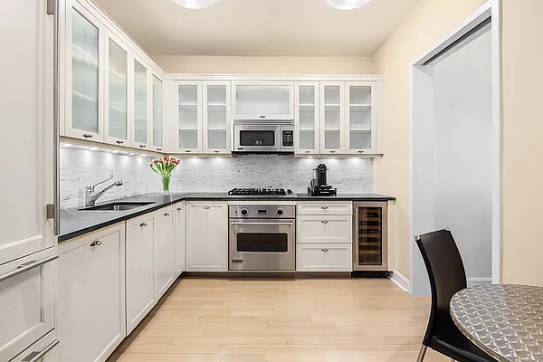 Sold by Nest Seekers International | media 4