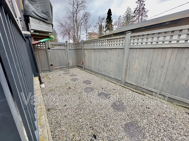 756B Wardlaw Ave — Photo 11