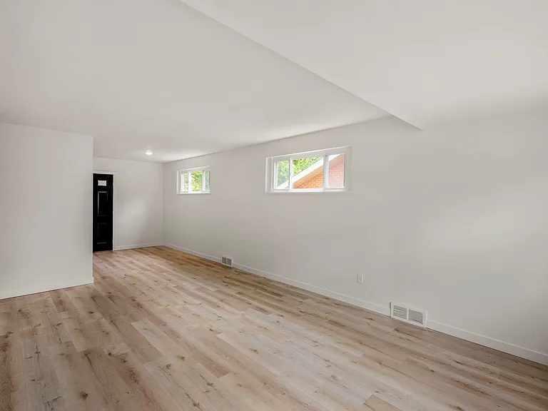 414 Elwood Dr — Photo 8
