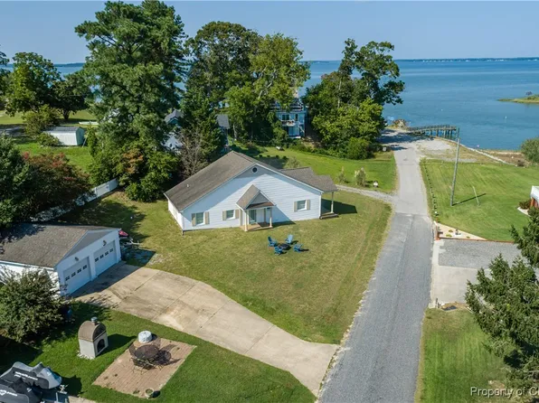 825 Marsh Pungo Rd, Locust Hill, VA 23092