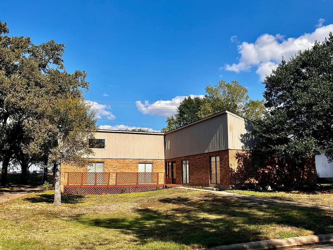 Arbor Drive 2600 - 1 — Photo 2