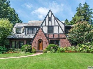 146 Hampton Rd, Garden City, NY 11530