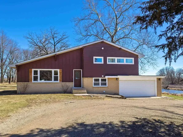 2465 260th Ave, De Witt, IA 52742