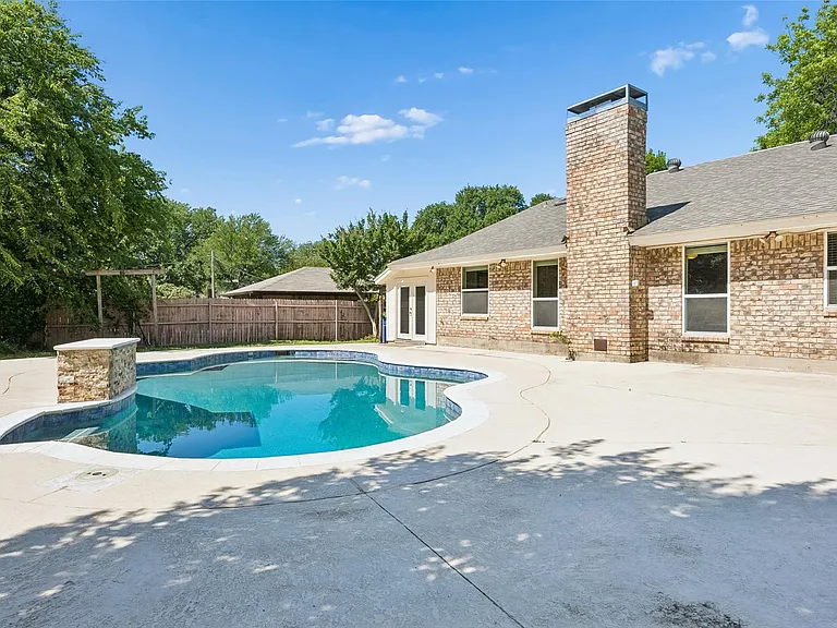 1203 Oakwood Trl — Photo 25
