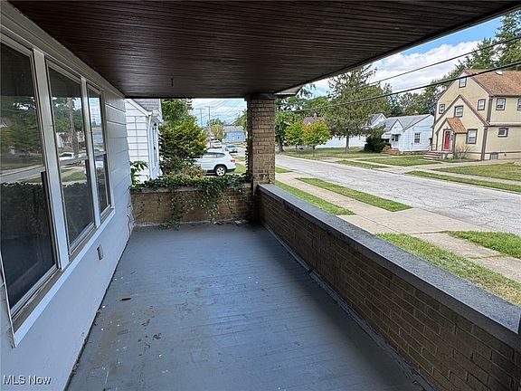 3rd image of 20470 Lindbergh Ave