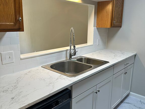 5th image of 206 W Buena Vista Ave