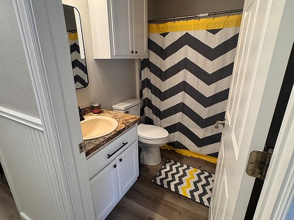 Bathroom 1
Tub/Shower Combo