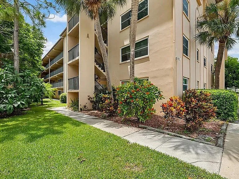 2 bed, 2.0 bath, 835 sqft, $1,800 — Photo 4