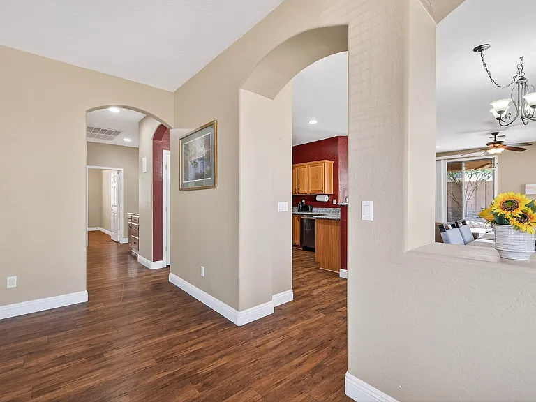 2433 W Ellis St — Photo 39