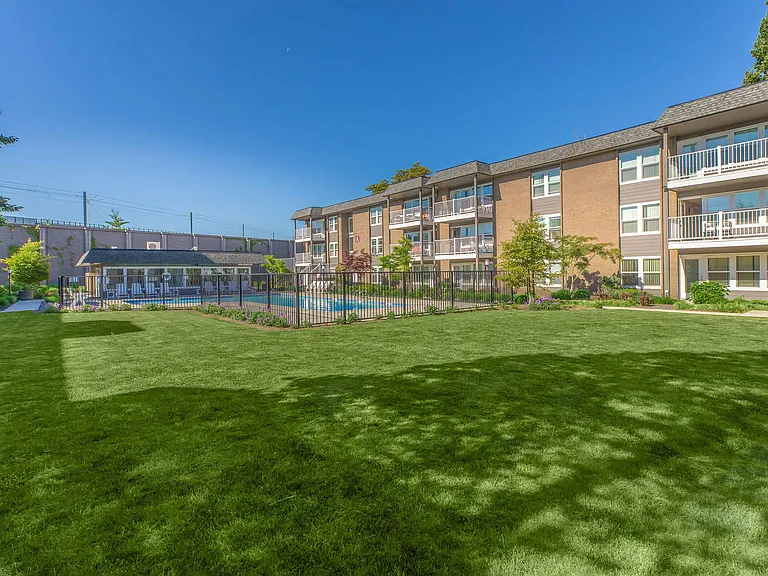 Corinthian Apartments — Photo 19