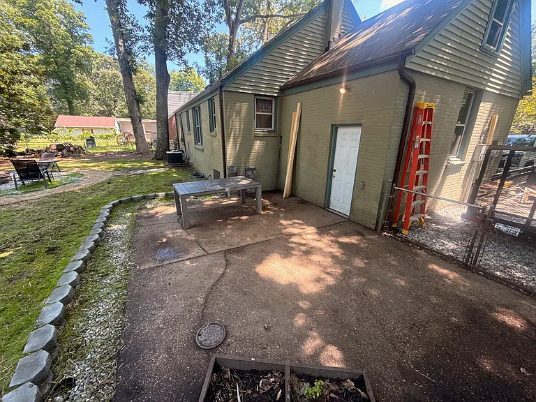 1214 Frank St — Photo 36
