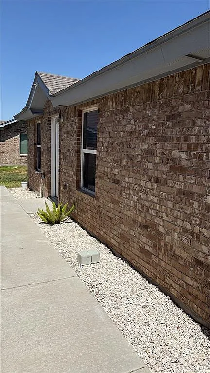 2 bed, 2.0 bath, 3648 sqft, $900 — Photo 1